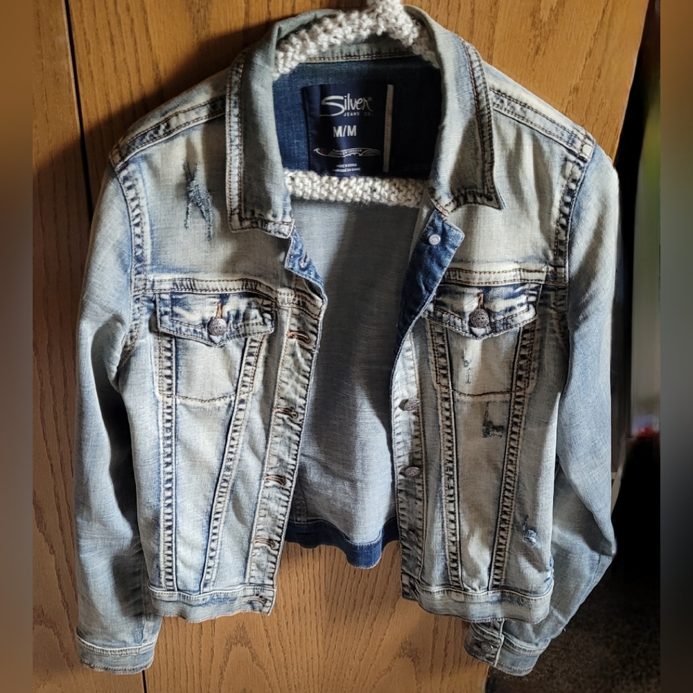 SILVER JEANS CO. Women's Distressed Faded Blue Jean Jacket
